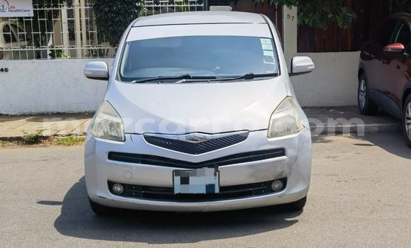 Comprar Usado Toyota Ractis Prata Carro em Maputo em Maputo