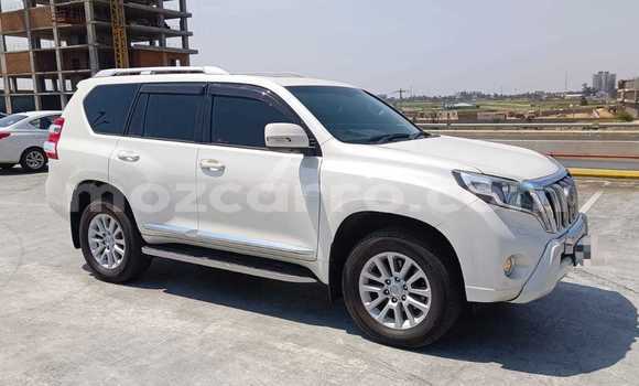 Nunua Ilio tumika Toyota Land Cruiser Prado Nyeupe Gari ndani ya Maputo nchini Maputo Nunua Ilio tumika Toyota Land Cruiser Prado Nyeupe Gari ndani ya Maputo nchini Maputo
