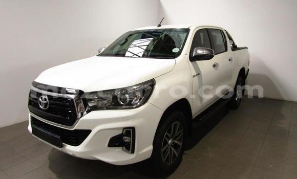 Comprar Usado Toyota Hilux Branco Carro em Gilé em Zambezia Comprar Usado Toyota Hilux Branco Carro em Gilé em Zambezia