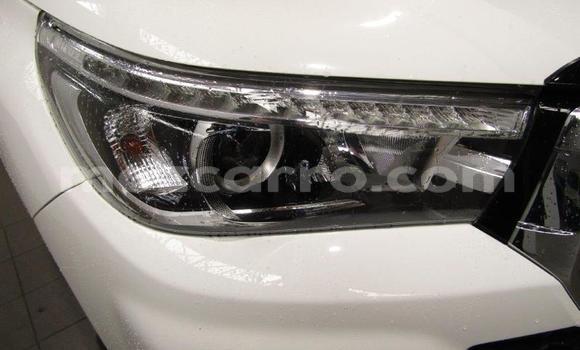 Comprar Usado Toyota Hilux Branco Carro em Gilé em Zambezia Comprar Usado Toyota Hilux Branco Carro em Gilé em Zambezia