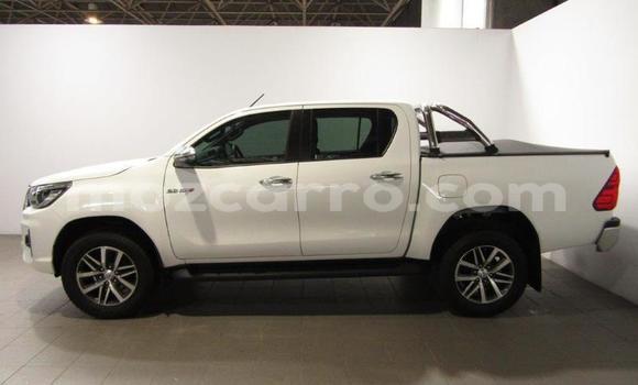 Comprar Usado Toyota Hilux Branco Carro em Gilé em Zambezia Comprar Usado Toyota Hilux Branco Carro em Gilé em Zambezia
