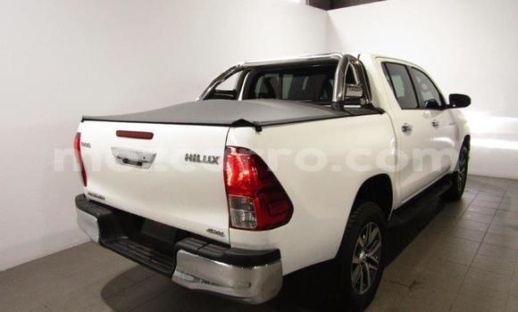 Comprar Usado Toyota Hilux Branco Carro em Gilé em Zambezia Comprar Usado Toyota Hilux Branco Carro em Gilé em Zambezia