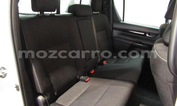 Comprar Usado Toyota Hilux Branco Carro em Gilé em Zambezia Comprar Usado Toyota Hilux Branco Carro em Gilé em Zambezia
