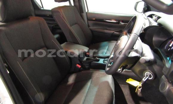 Comprar Usado Toyota Hilux Branco Carro em Gilé em Zambezia Comprar Usado Toyota Hilux Branco Carro em Gilé em Zambezia
