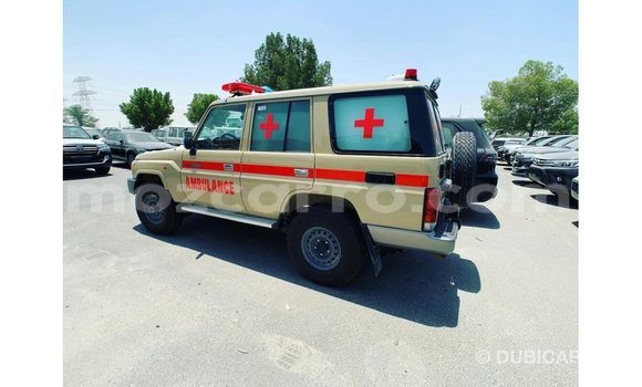 Tenga Imported Toyota Land Cruiser Beige Mota in Import - Dubai in Cabo Delgado Tenga Imported Toyota Land Cruiser Beige Mota in Import - Dubai in Cabo Delgado