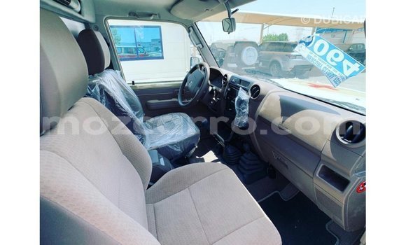 Tenga Imported Toyota Land Cruiser Beige Mota in Import - Dubai in Cabo Delgado Tenga Imported Toyota Land Cruiser Beige Mota in Import - Dubai in Cabo Delgado