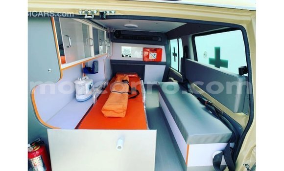 Tenga Imported Toyota Land Cruiser Beige Mota in Import - Dubai in Cabo Delgado Tenga Imported Toyota Land Cruiser Beige Mota in Import - Dubai in Cabo Delgado