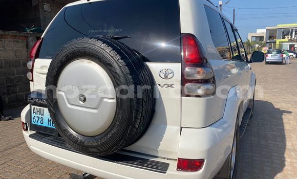 Buy Used Toyota Land Cruiser Prado White Car in Maputo in Maputo Buy Used Toyota Land Cruiser Prado White Car in Maputo in Maputo