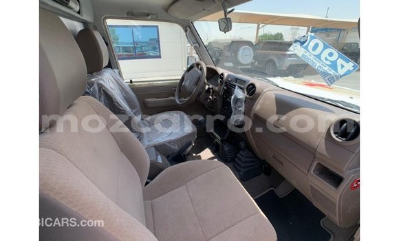 Tenga Imported Toyota Land Cruiser Beige Mota in Import - Dubai in Cabo Delgado Tenga Imported Toyota Land Cruiser Beige Mota in Import - Dubai in Cabo Delgado