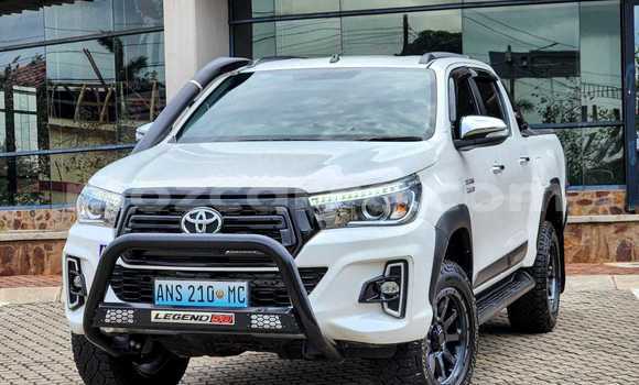 Tenga Tsaru Toyota Hilux Chena Mota in Maputo in Maputo