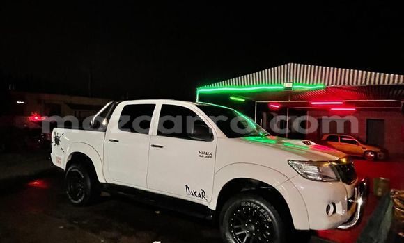 Nunua Ilio tumika Toyota Hilux Nyeupe Gari ndani ya Maputo nchini Maputo Nunua Ilio tumika Toyota Hilux Nyeupe Gari ndani ya Maputo nchini Maputo