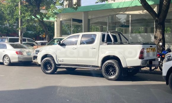 Nunua Ilio tumika Toyota Hilux Nyeupe Gari ndani ya Maputo nchini Maputo Nunua Ilio tumika Toyota Hilux Nyeupe Gari ndani ya Maputo nchini Maputo