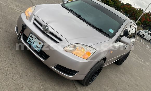 Comprar Usado Toyota Runx Prata Carro em Maputo em Maputo