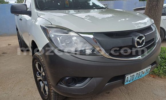 Nunua Ilio tumika Mazda BT-50 Nyeupe Gari ndani ya Maputo nchini Maputo