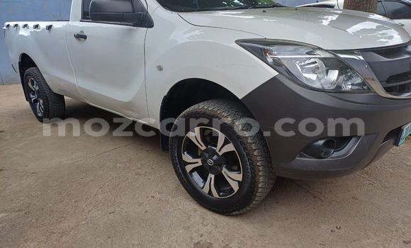 Nunua Ilio tumika Mazda BT-50 Nyeupe Gari ndani ya Maputo nchini Maputo Nunua Ilio tumika Mazda BT-50 Nyeupe Gari ndani ya Maputo nchini Maputo