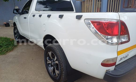 Nunua Ilio tumika Mazda BT-50 Nyeupe Gari ndani ya Maputo nchini Maputo Nunua Ilio tumika Mazda BT-50 Nyeupe Gari ndani ya Maputo nchini Maputo