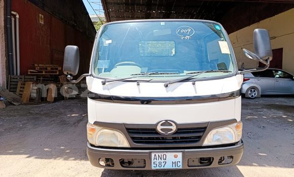 Comprar Usado Toyota Dyna Branco Carro em Maputo em Maputo