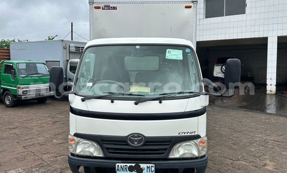 Nunua Mpya Toyota Dyna Nyeupe Gari ndani ya Maputo nchini Maputo