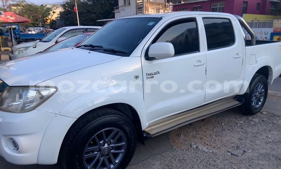 Nunua Ilio tumika Toyota Hilux Nyeupe Gari ndani ya Maputo nchini Maputo