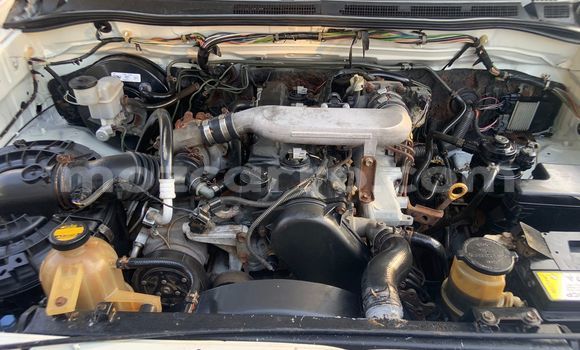 Nunua Ilio tumika Toyota Hilux Nyeupe Gari ndani ya Maputo nchini Maputo Nunua Ilio tumika Toyota Hilux Nyeupe Gari ndani ya Maputo nchini Maputo