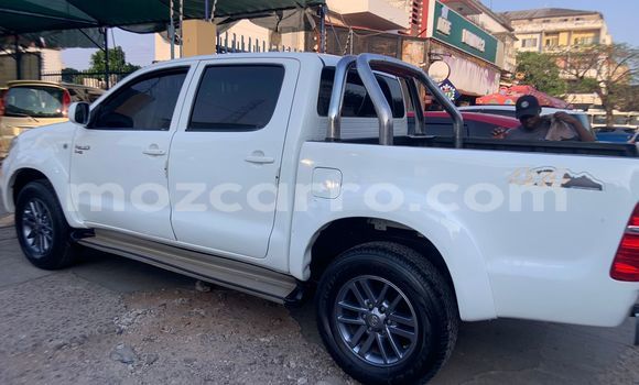Nunua Ilio tumika Toyota Hilux Nyeupe Gari ndani ya Maputo nchini Maputo Nunua Ilio tumika Toyota Hilux Nyeupe Gari ndani ya Maputo nchini Maputo