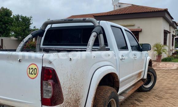 Nunua Ilio tumika Isuzu KB Nyeupe Gari ndani ya Maputo nchini Maputo Nunua Ilio tumika Isuzu KB Nyeupe Gari ndani ya Maputo nchini Maputo