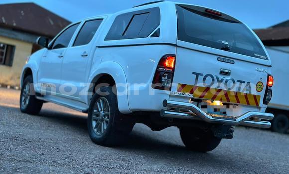 Comprar Usado Toyota Hilux Branco Carro em Maputo em Maputo Comprar Usado Toyota Hilux Branco Carro em Maputo em Maputo