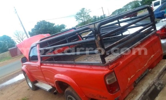 Nunua Ilio tumika Toyota Hilux Nyekundu Gari ndani ya Maputo nchini Maputo Nunua Ilio tumika Toyota Hilux Nyekundu Gari ndani ya Maputo nchini Maputo