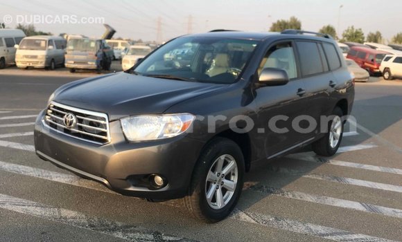 Tenga Imported Toyota Highlander Zvimwe Mota in Import - Dubai in Cabo Delgado Tenga Imported Toyota Highlander Zvimwe Mota in Import - Dubai in Cabo Delgado