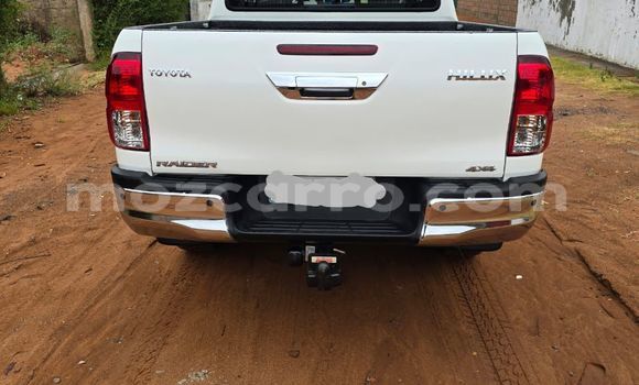 Nunua Ilio tumika Toyota Hilux Nyeupe Gari ndani ya Maputo nchini Maputo Nunua Ilio tumika Toyota Hilux Nyeupe Gari ndani ya Maputo nchini Maputo