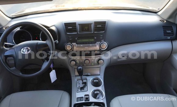 Tenga Imported Toyota Highlander Zvimwe Mota in Import - Dubai in Cabo Delgado Tenga Imported Toyota Highlander Zvimwe Mota in Import - Dubai in Cabo Delgado
