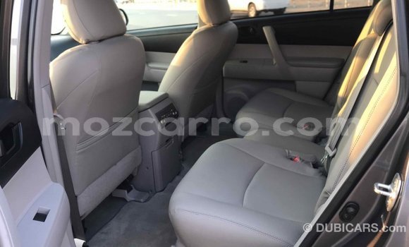 Tenga Imported Toyota Highlander Zvimwe Mota in Import - Dubai in Cabo Delgado Tenga Imported Toyota Highlander Zvimwe Mota in Import - Dubai in Cabo Delgado