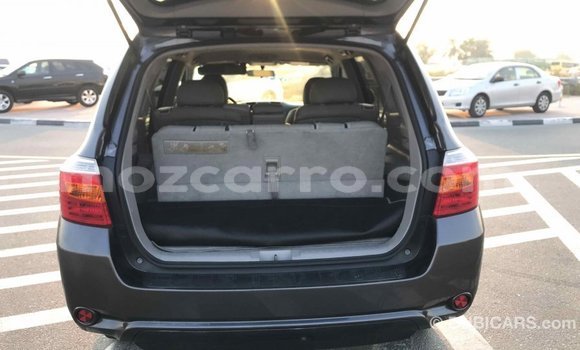 Tenga Imported Toyota Highlander Zvimwe Mota in Import - Dubai in Cabo Delgado Tenga Imported Toyota Highlander Zvimwe Mota in Import - Dubai in Cabo Delgado