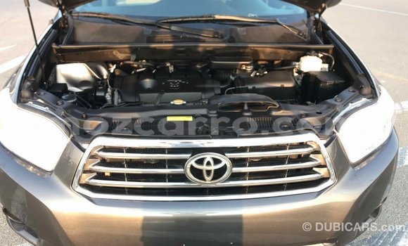 Tenga Imported Toyota Highlander Zvimwe Mota in Import - Dubai in Cabo Delgado Tenga Imported Toyota Highlander Zvimwe Mota in Import - Dubai in Cabo Delgado