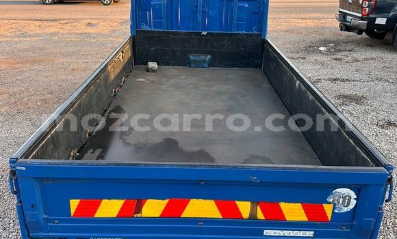 Nunua Ilio tumika Toyota Hiace Bluu Gari ndani ya Maputo nchini Maputo Nunua Ilio tumika Toyota Hiace Bluu Gari ndani ya Maputo nchini Maputo