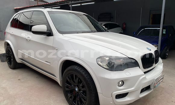 Nunua Ilio tumika BMW X5 Nyeupe Gari ndani ya Maputo nchini Maputo