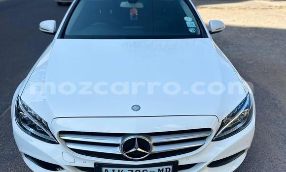 Tenga Tsaru Mercedes-Benz C-Classe Chena Mota in Maputo in Maputo
