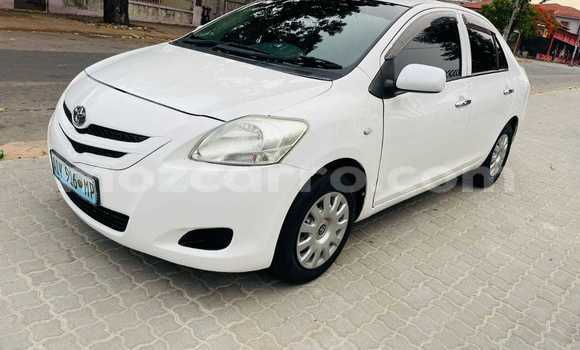 Comprar Usado Toyota Belta Branco Carro em Maputo em Maputo
