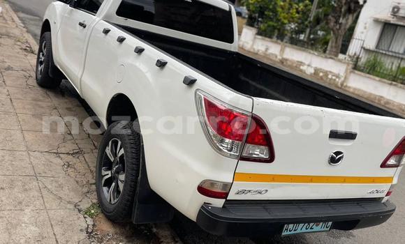 Comprar Usado Mazda BT-50 Branco Carro em Maputo em Maputo Comprar Usado Mazda BT-50 Branco Carro em Maputo em Maputo
