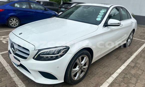 Tenga Tsaru Mercedes-Benz C-Classe Chena Mota in Maputo in Maputo Tenga Tsaru Mercedes-Benz C-Classe Chena Mota in Maputo in Maputo