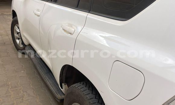 Buy Used Toyota Land Cruiser Prado White Car in Maputo in Maputo Buy Used Toyota Land Cruiser Prado White Car in Maputo in Maputo