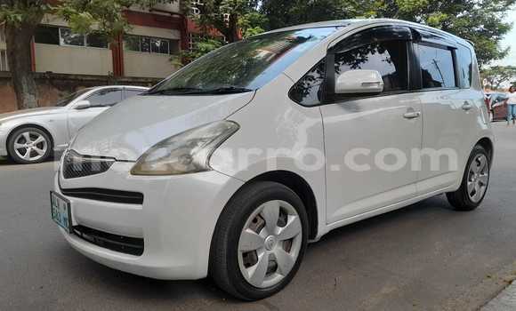 Nunua Ilio tumika Toyota Ractis Nyeupe Gari ndani ya Maputo nchini Maputo