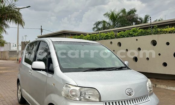 Comprar Usado Toyota Porte Prata Carro em Maputo em Maputo