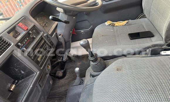 Nunua Ilio tumika Toyota Hiace Nyeupe Gari ndani ya Maputo nchini Maputo Nunua Ilio tumika Toyota Hiace Nyeupe Gari ndani ya Maputo nchini Maputo