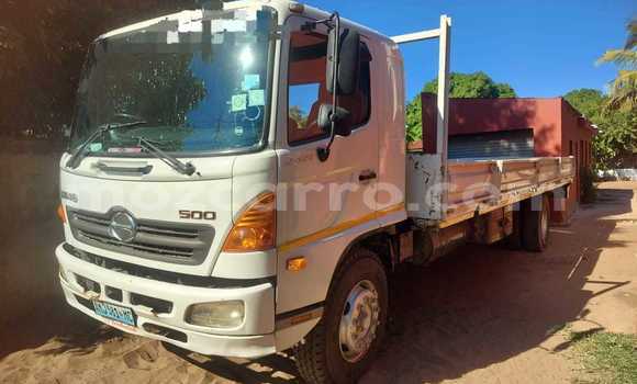 Buy Used Hino 300 Series White Truck in Maputo in Maputo Buy Used Hino 300 Series White Truck in Maputo in Maputo