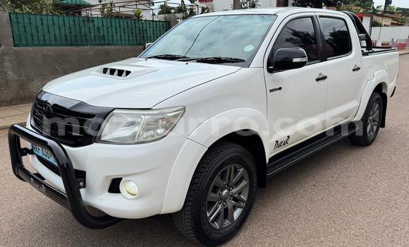 Tenga Tsaru Toyota Hilux Chena Mota in Maputo in Maputo
