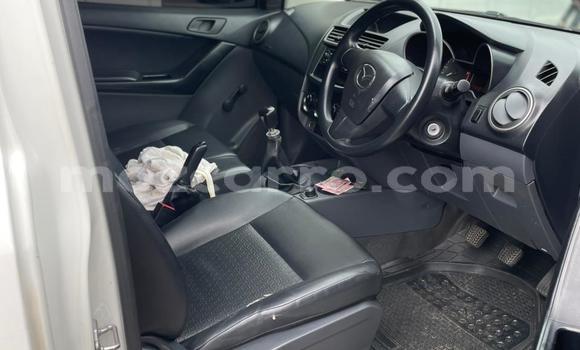 Comprar Usado Mazda BT-50 Branco Carro em Maputo em Maputo Comprar Usado Mazda BT-50 Branco Carro em Maputo em Maputo