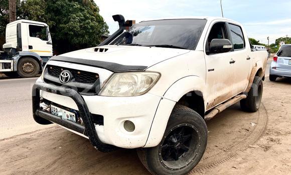 Comprar Usado Toyota Hilux Branco Carro em Maputo em Maputo