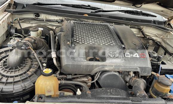 Nunua Ilio tumika Toyota Hilux Nyeupe Gari ndani ya Maputo nchini Maputo Nunua Ilio tumika Toyota Hilux Nyeupe Gari ndani ya Maputo nchini Maputo