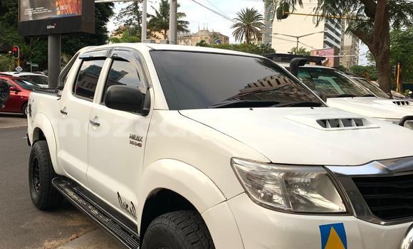 Nunua Ilio tumika Toyota Hilux Nyeupe Gari ndani ya Maputo nchini Maputo Nunua Ilio tumika Toyota Hilux Nyeupe Gari ndani ya Maputo nchini Maputo